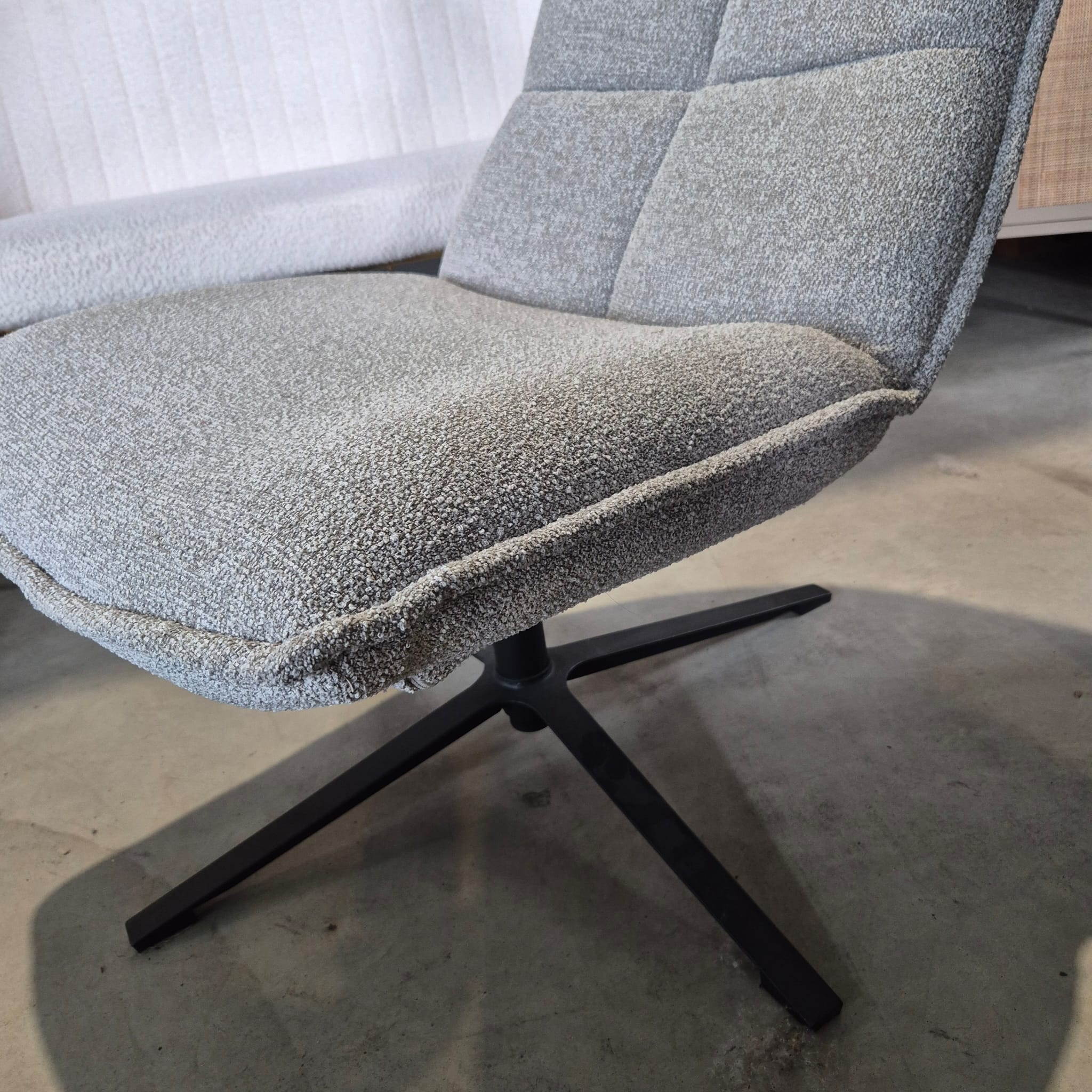 fauteuil marcus boucle lichtgrijs + hocker fauteuil marcus boucle lichtgrijs + hocker